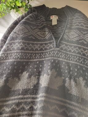 HBC Hudson's Bay Co. 2010 Vancouver Olympics Men's Gray Half-Zip Sweater